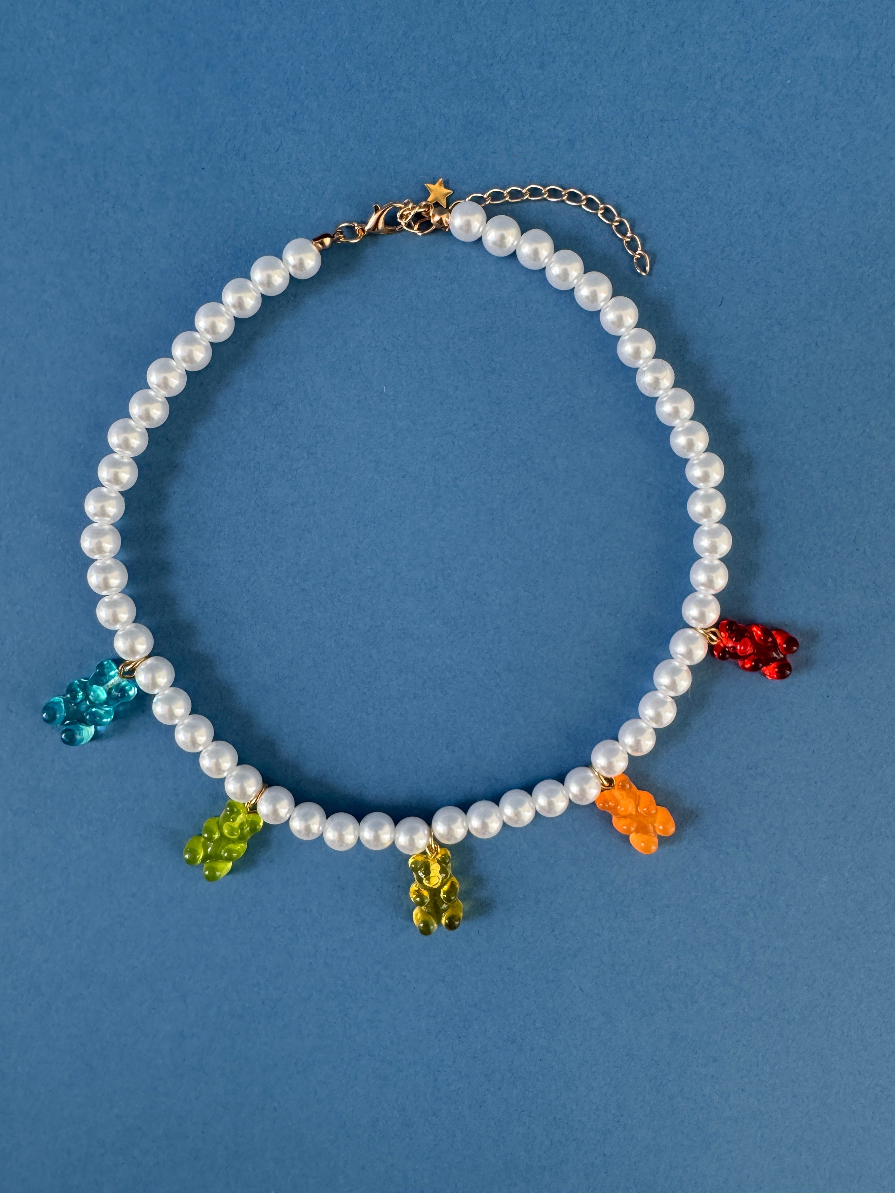 TOTALLY BEARY GUMMY BEAR PEARL NECKLACE