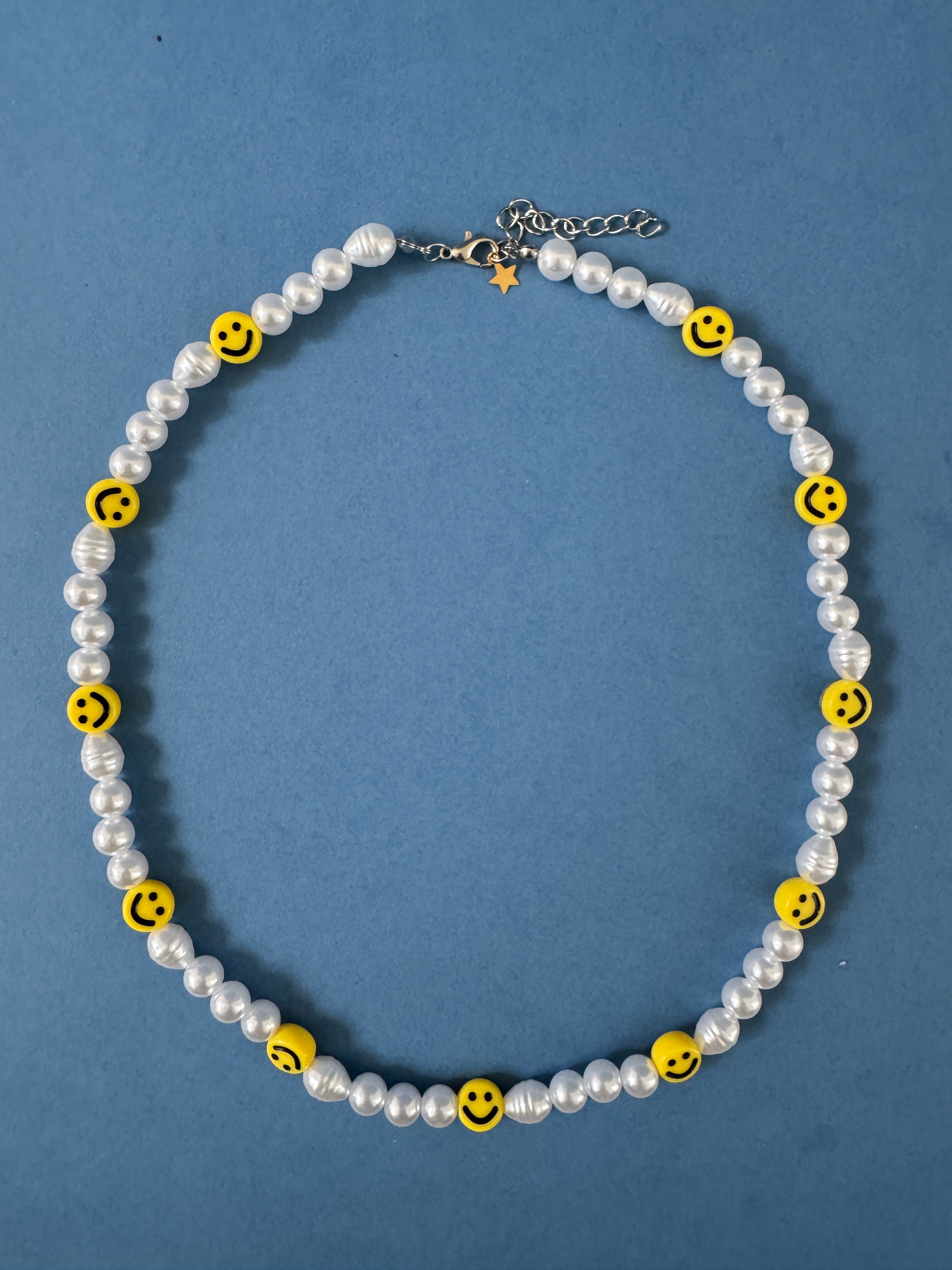YO' RAD FACE SMILEY PEARL NECKLACE